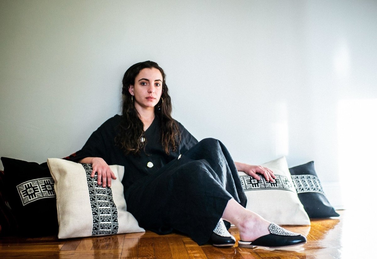 Carnation Pillow - Black